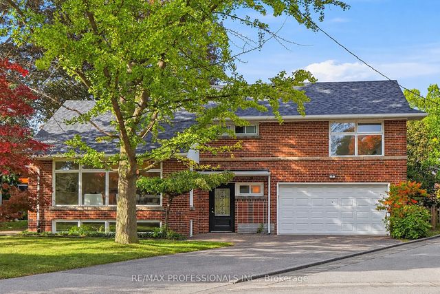 8 Northolt Court, Toronto W08