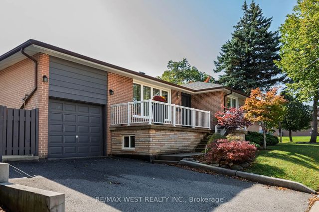 82 Renault Crescent, Toronto W09