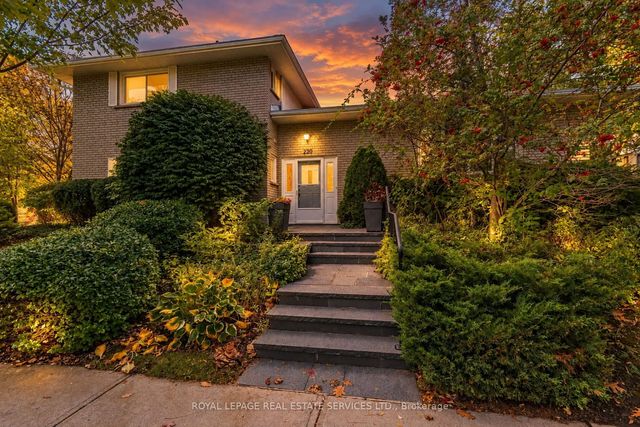 220 Edenbridge Drive, Toronto W08