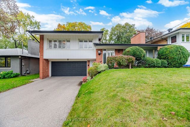 9 Humber Ridge Drive, Toronto W07