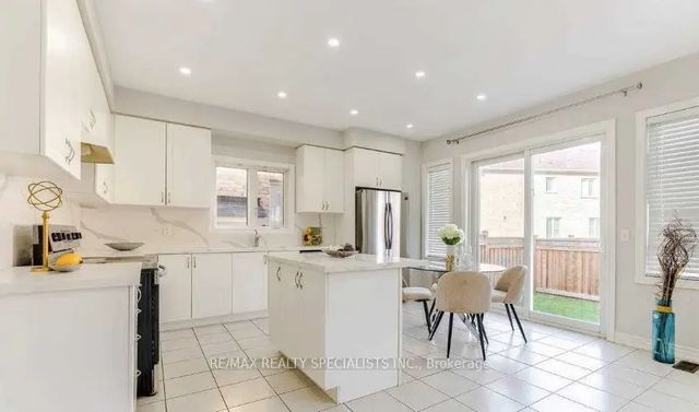 1479 Chretien Street, Milton