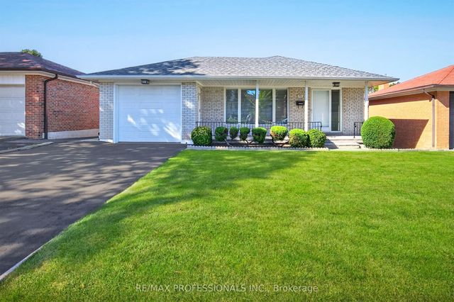 302 La Rose Avenue, Toronto W09