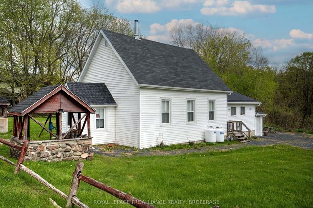 1867 Crow Lake Road, Frontenac