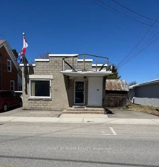 8 Main Street N, Rideau Lakes