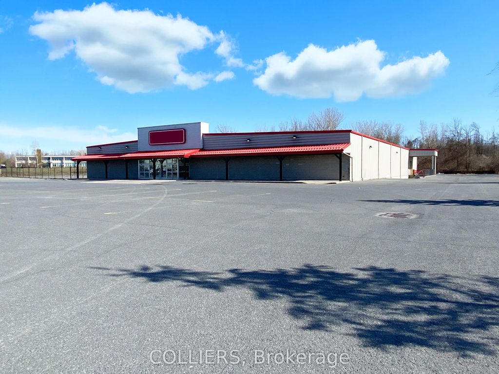 1850 Vincent Massey Drive, Cornwall