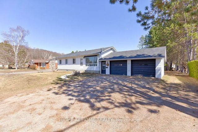 28 Jackpine Street, Madawaska Valley