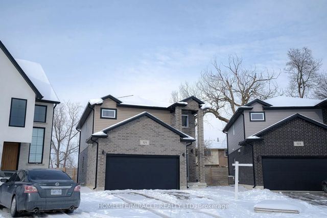 121 Marconi Court, London East