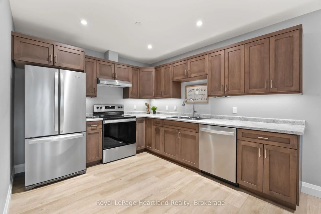 187 Victoria Street W 202, North Huron