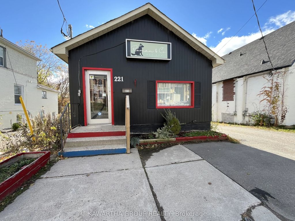 221 E Brock Street E, Peterborough