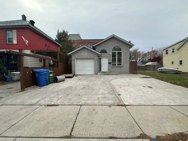 975 Albert Road, Windsor