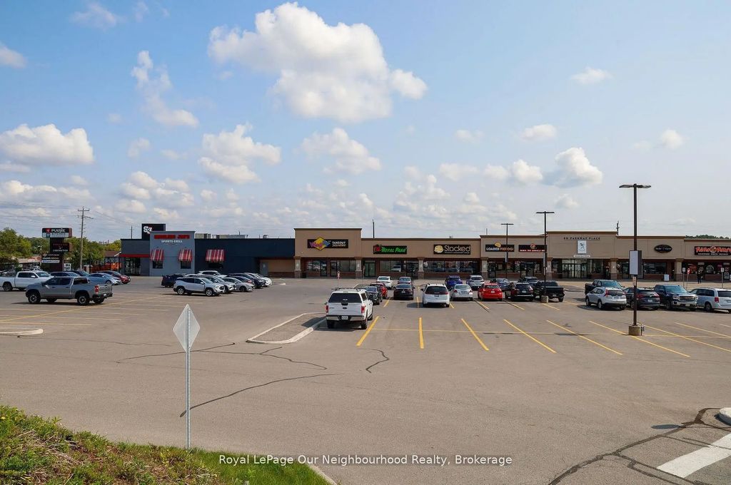 1135 Lansdowne Street W 232-233, Peterborough