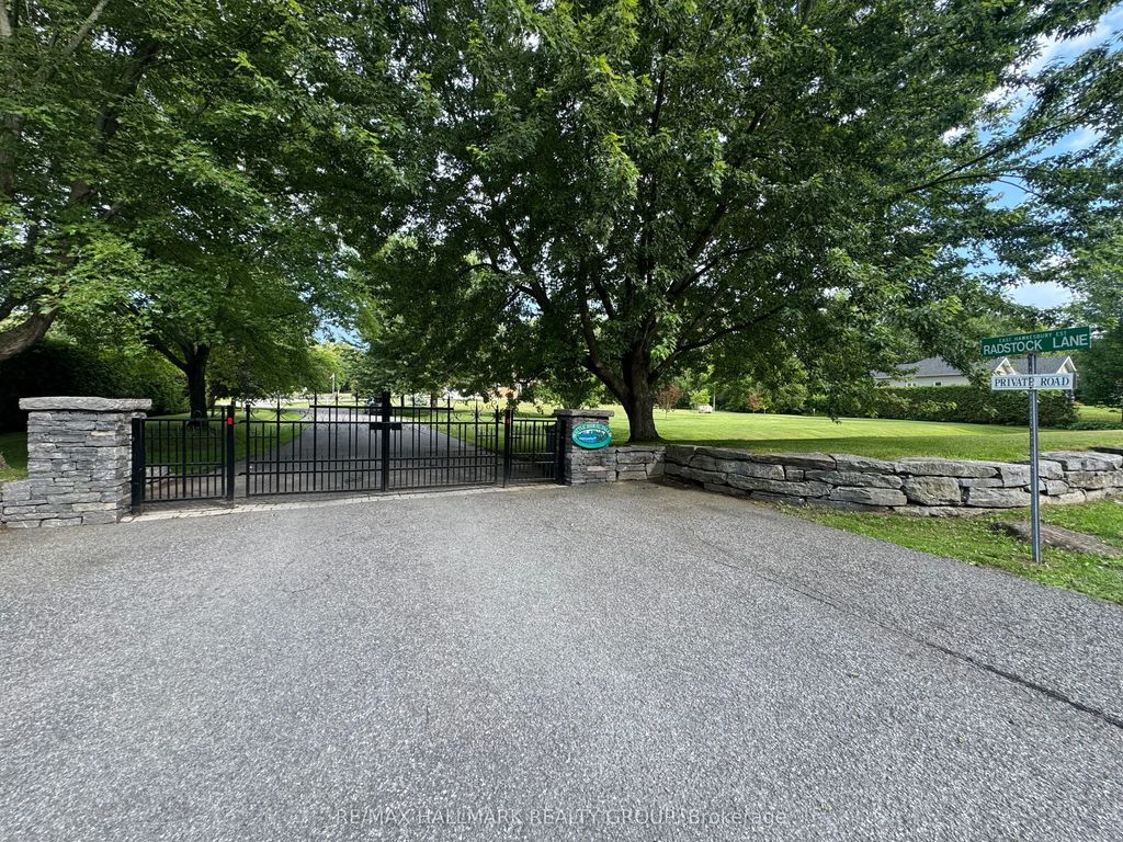 24 Radstock Lane, Champlain