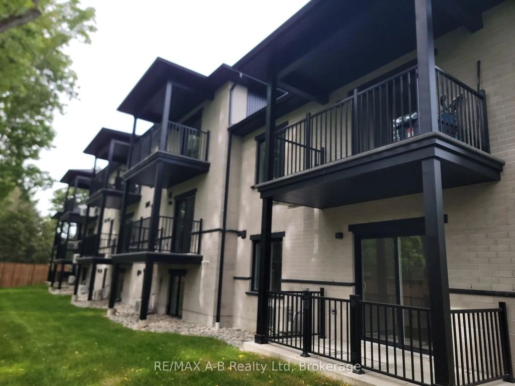 428 Queen Street W 28, St. Marys