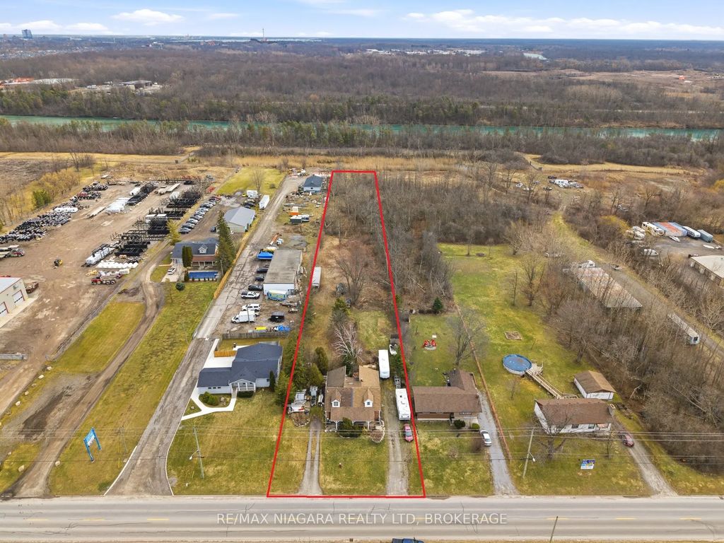 8356 Oakwood Drive, Niagara Falls