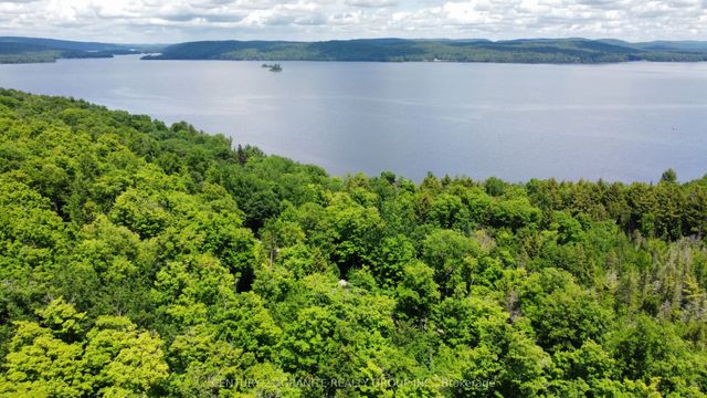 Kamaniskeg Lake Road, Hastings Highlands