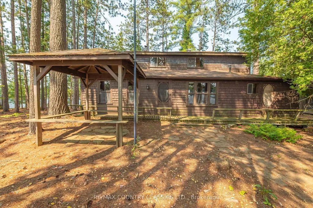 22 Chandos Lk Balmer Island, North Kawartha