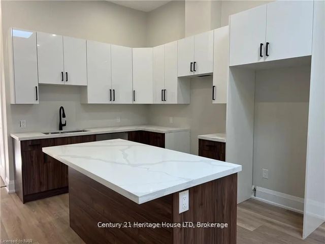 43 Jarvis Street 205, Fort Erie