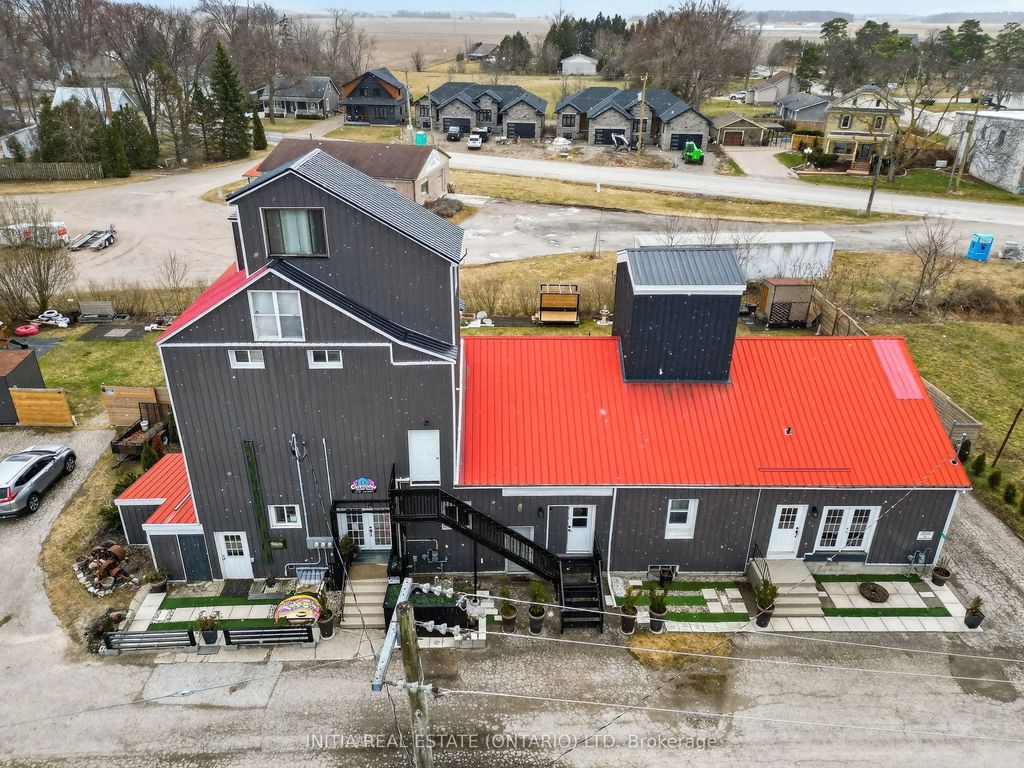 3911 Warehouse Street, Plympton-Wyoming