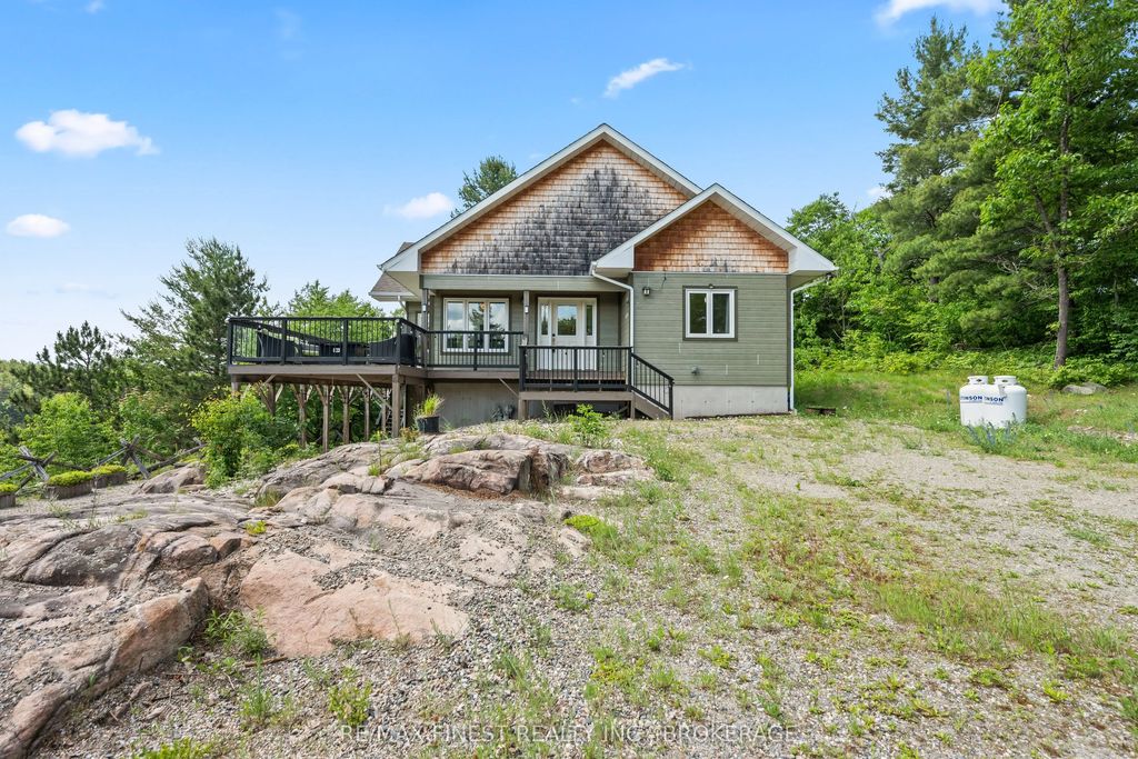 2092 Beach Road, Frontenac