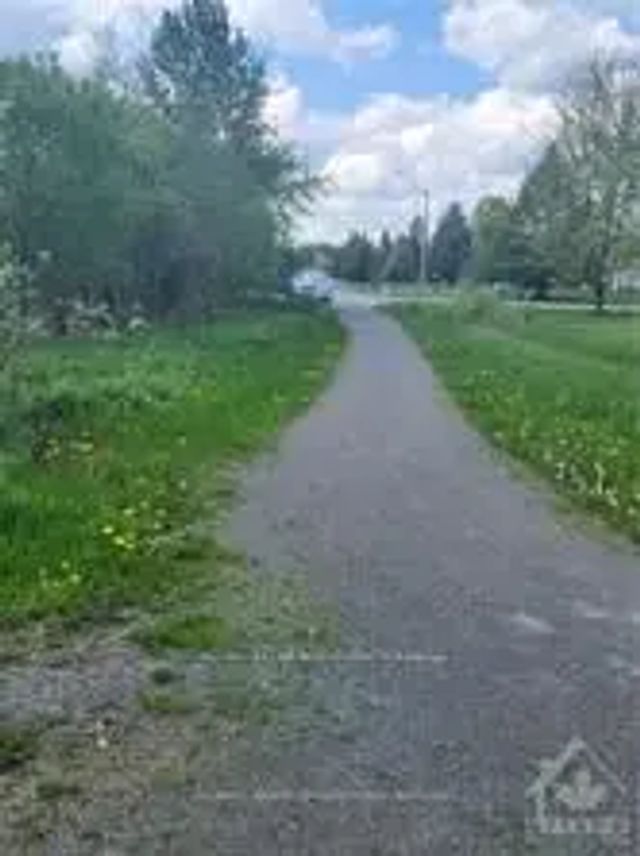 Pioneer Road S, North Grenville