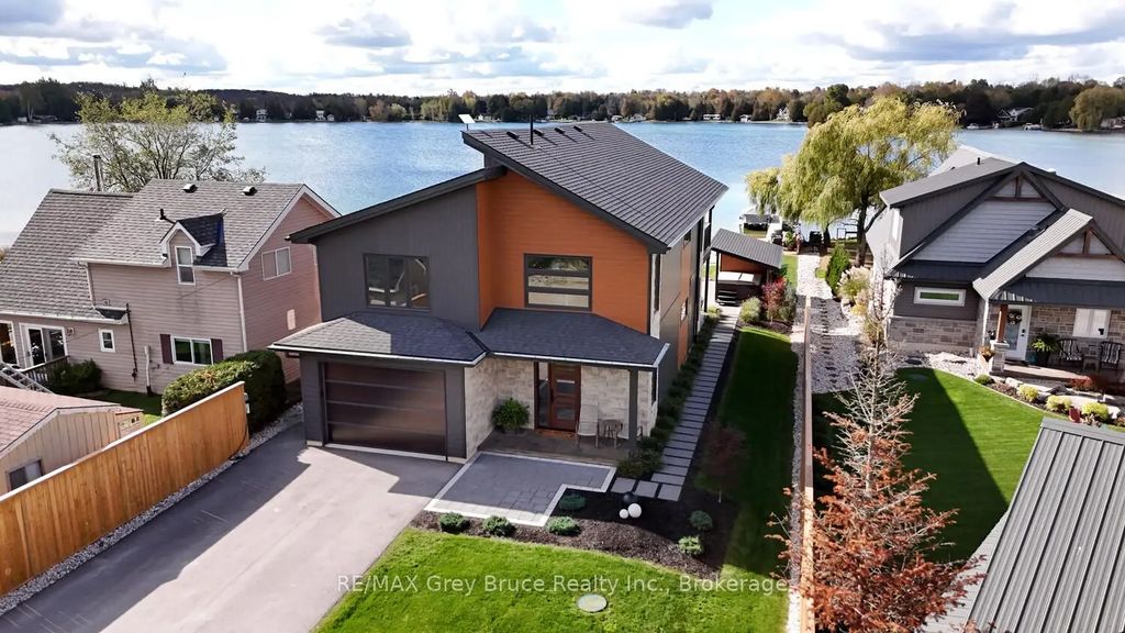 166 Country Side Drive, Chatsworth