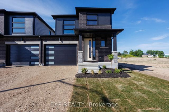 102 Thackeray Way, Minto