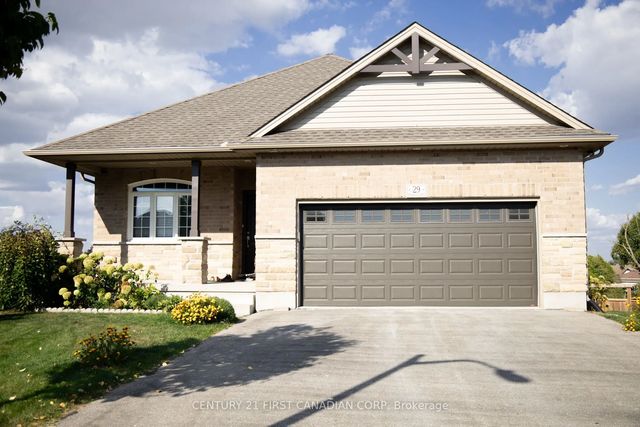 29 Hedges Court, St. Thomas