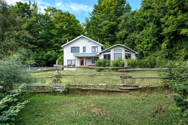 1084 Moon Road, Frontenac