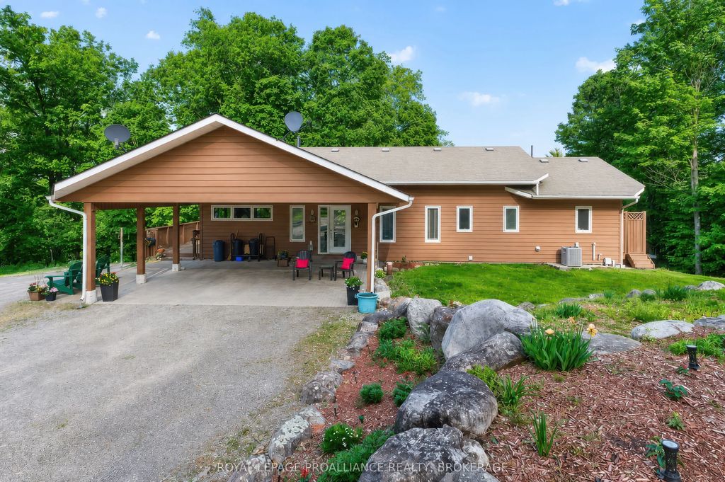 606 Whites Point Road, Rideau Lakes