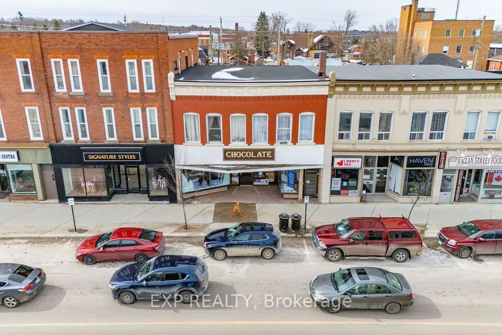 204 Raglan Street S, Renfrew