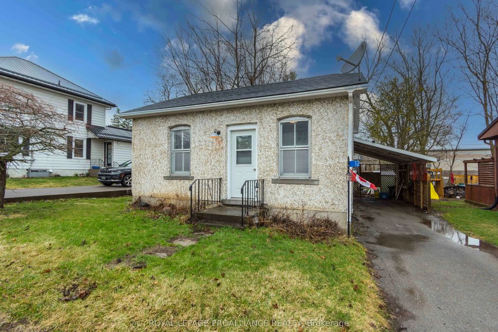 12 Albert Road, Quinte West