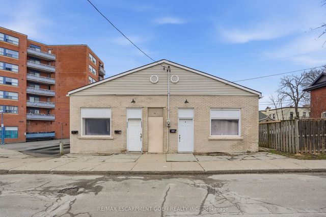 14 Avenue Place, Welland