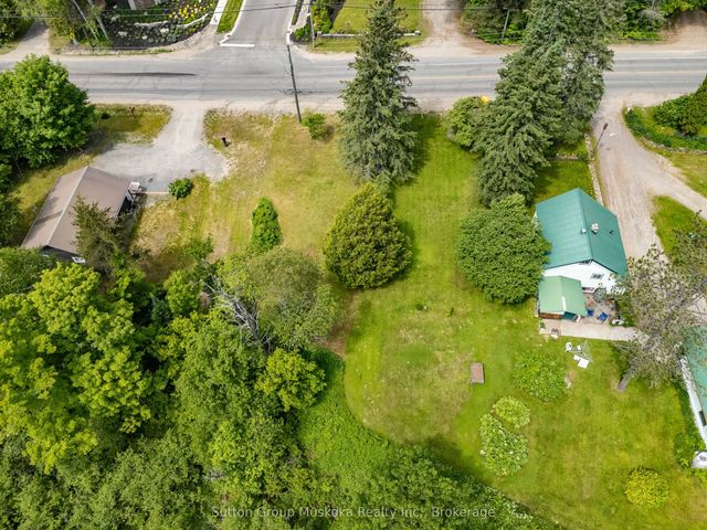 641 Muskoka Rd 3 Road N, Huntsville