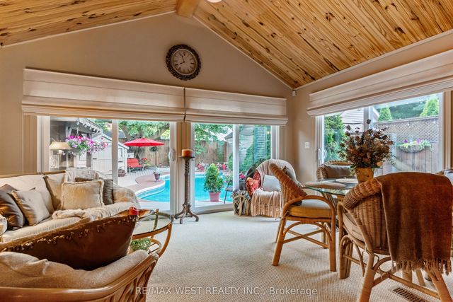560 Peel Street, Woodstock