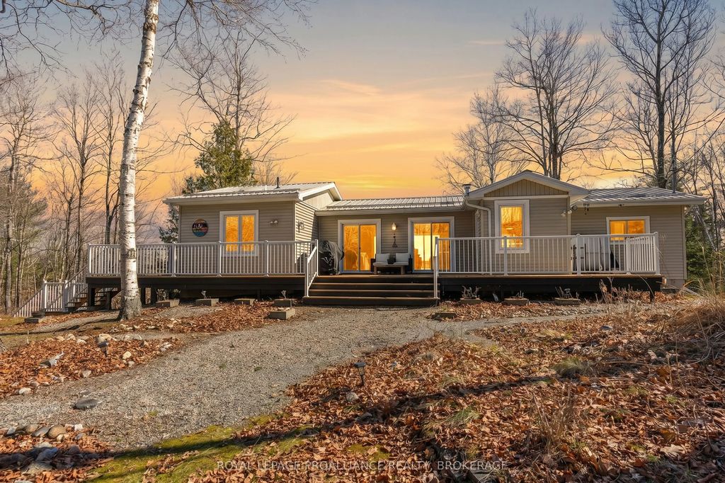 1077 Country Lane, Frontenac