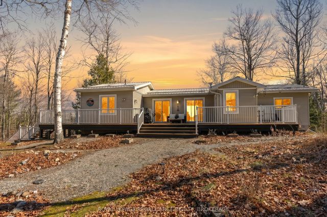 1077 Country Lane, Frontenac
