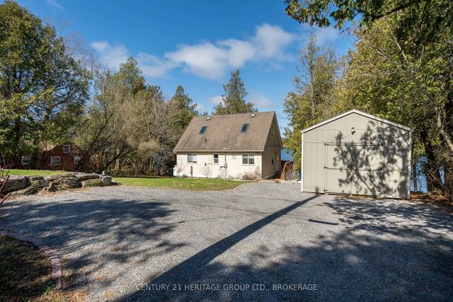 5064 Cedar Ridges Road, Frontenac