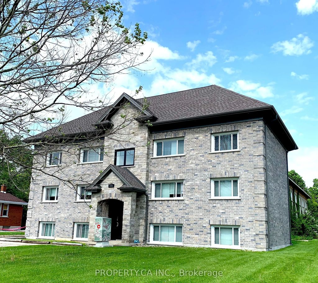 226 Clarke Street N, Woodstock