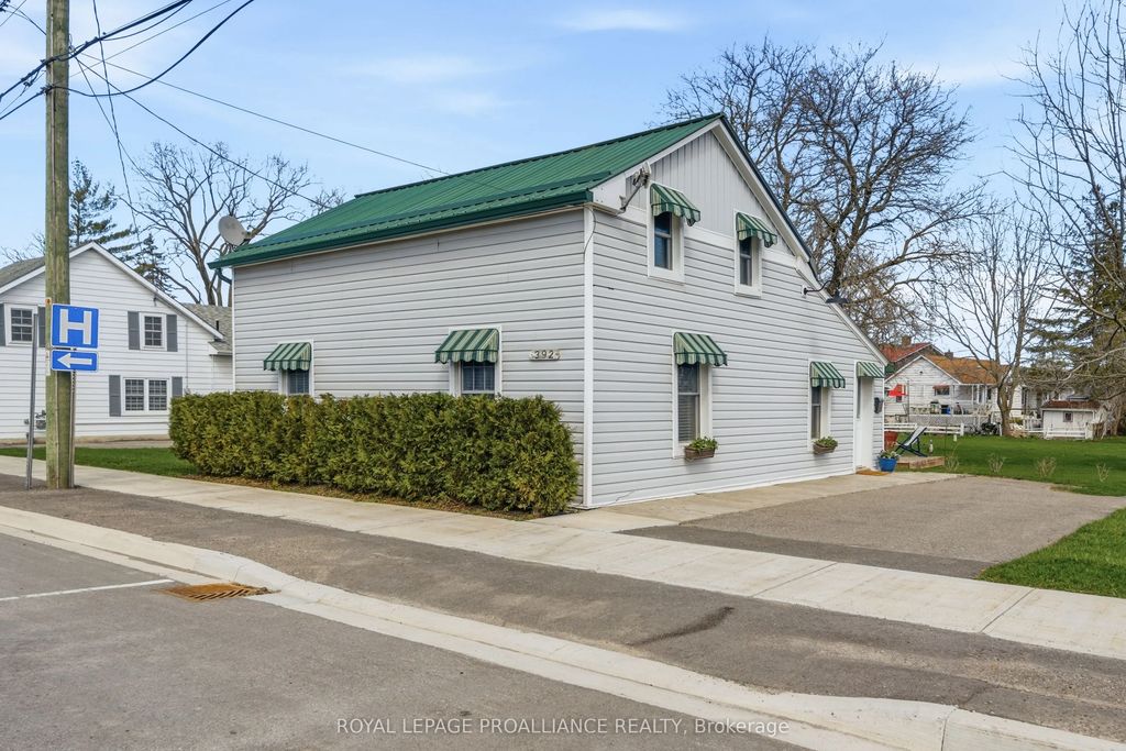 392 Picton Main Street, Prince Edward County