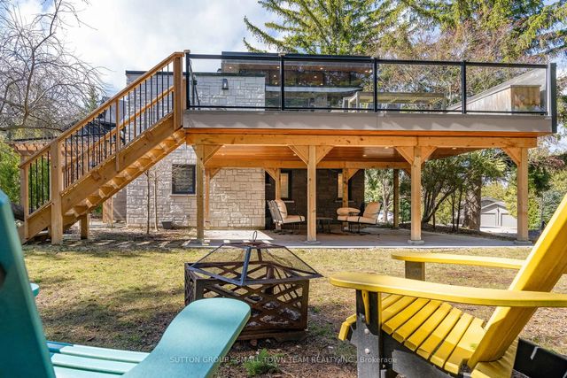 114 Lakeshore Road W, Blue Mountains