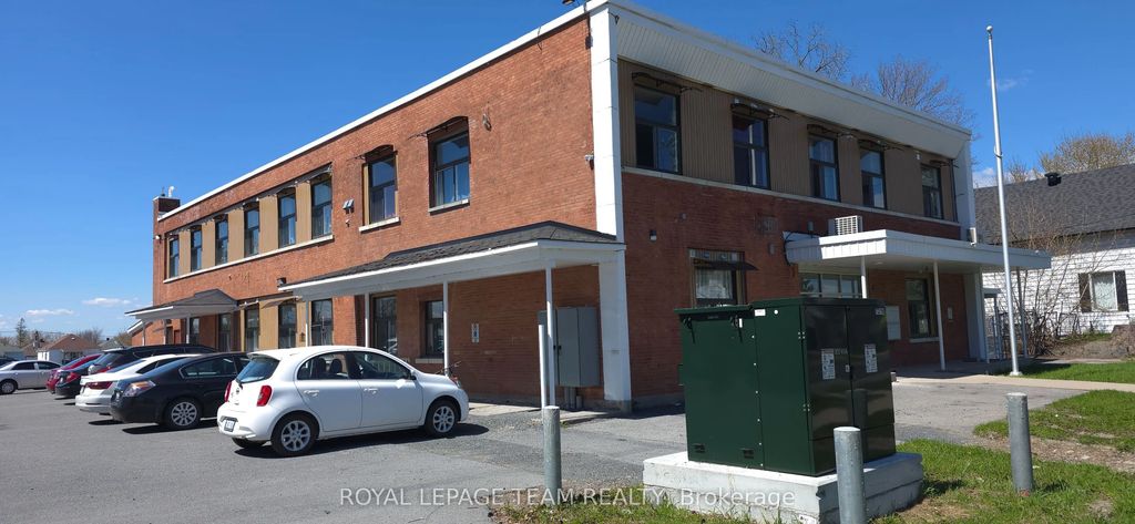 822 Marlborough Street N, Cornwall