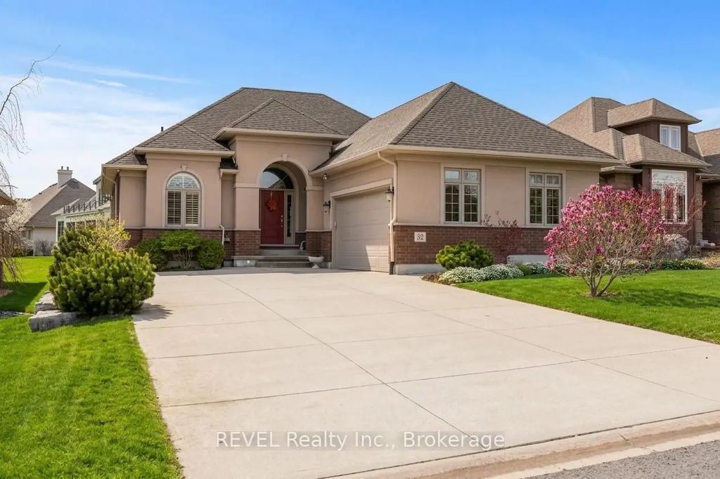 32 Magnolia Lane, Welland