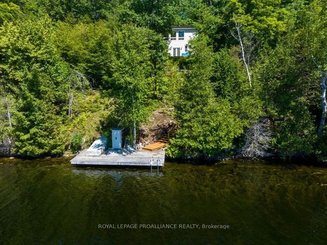 1076 Valley Lane, Frontenac