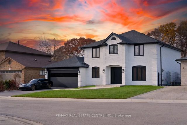 32 Elena Court, Hamilton