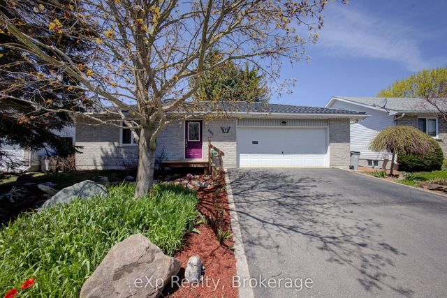 685 Reserve Avenue S, North Perth