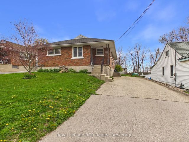 153 Carling Terrace, North Huron
