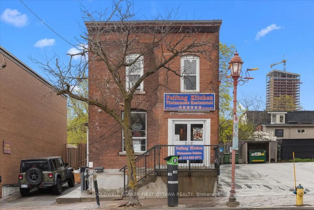 827 Somerset Street W, West Centre Town