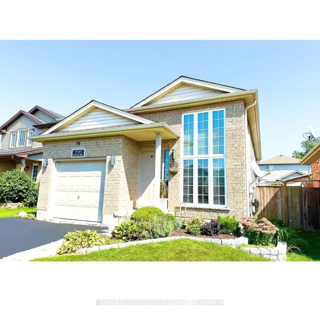 1595 Benjamin Drive, London East