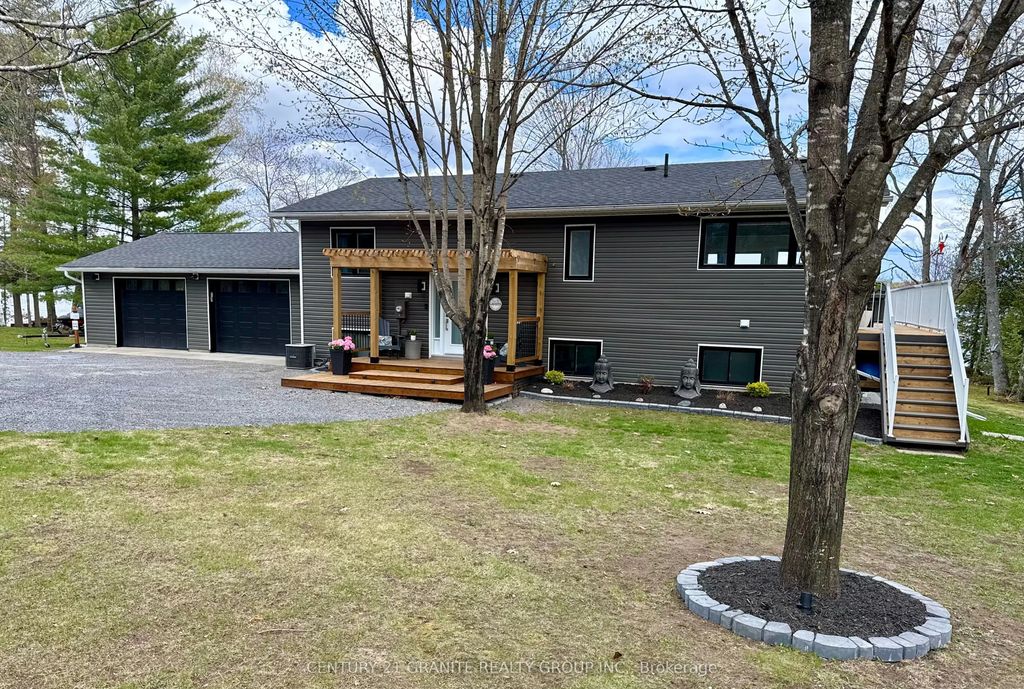 1012 Black Road, Frontenac