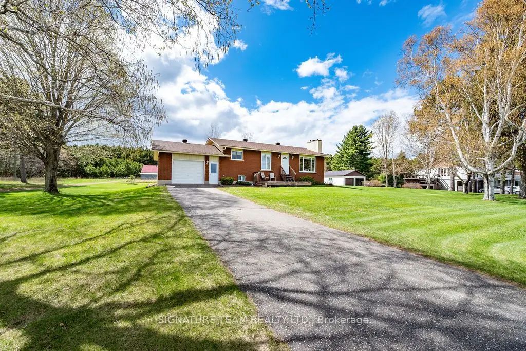 1039 Lake Clear Road, Bonnechere Valley